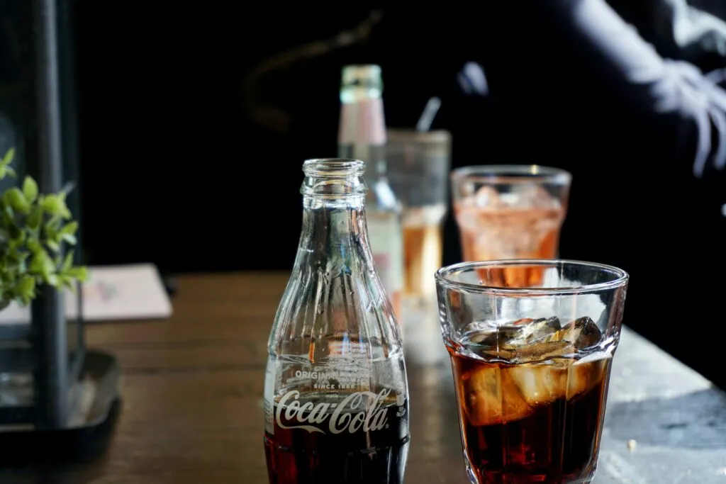 Consumidores en México ajustan gastos por el aumento del IEPS a refrescos y el impacto en productos básicos