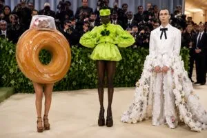 Trendjacking de lujo durante Met Gala 2026 con campañas virales y moda digital en Estados Unidos