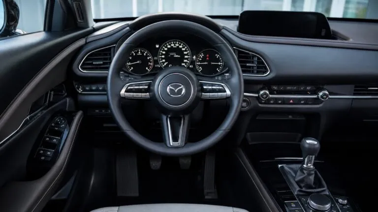 Mazda actualiza su logotipo en México con diseño simple y digital alineado a su estrategia global de marca