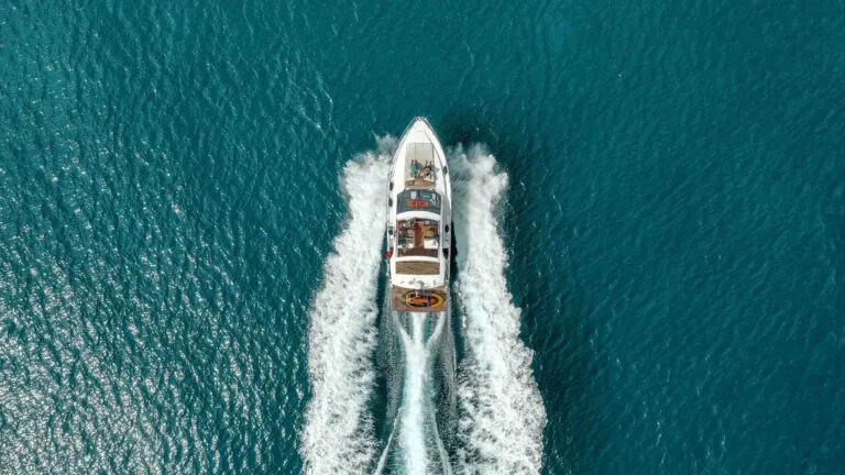Alquiler de yates en Miami como parte del turismo premium y del estilo de vida moderno en Estados Unidos