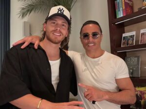 Restaurante de Salt Bae en México genera polémica por sus precios.