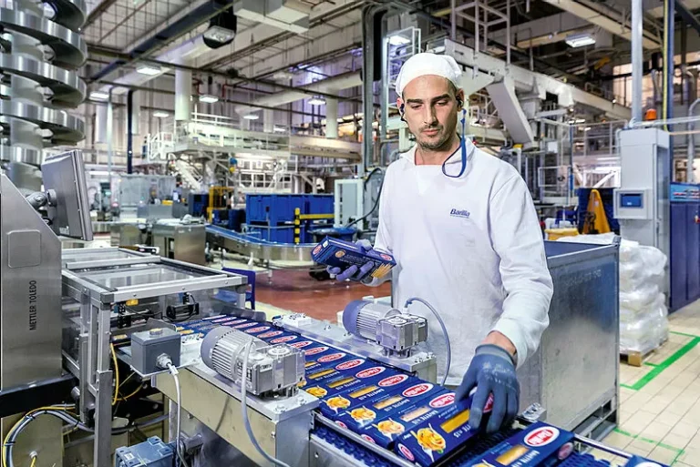 Paquetes de pasta Barilla, una de las marcas italianas más reconocidas de la industria alimentaria mundial.