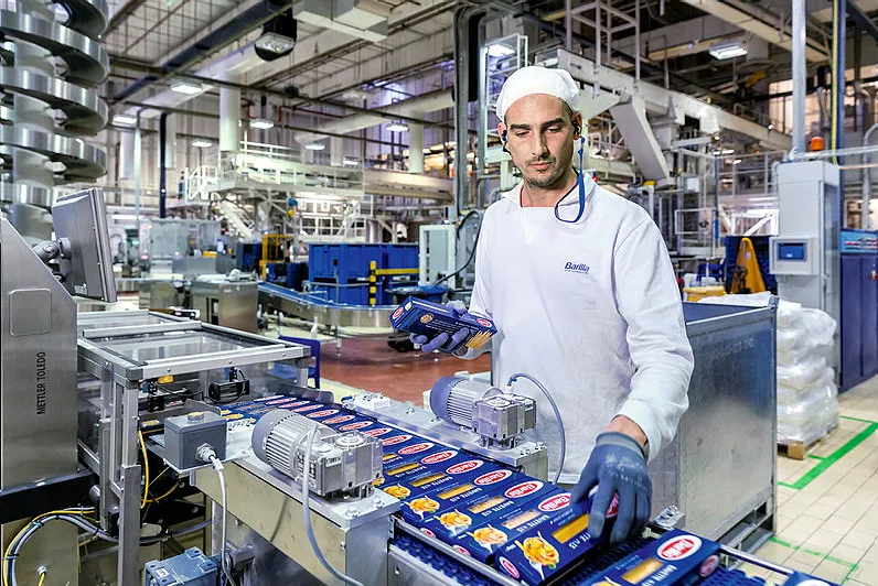 Paquetes de pasta Barilla, una de las marcas italianas más reconocidas de la industria alimentaria mundial.
