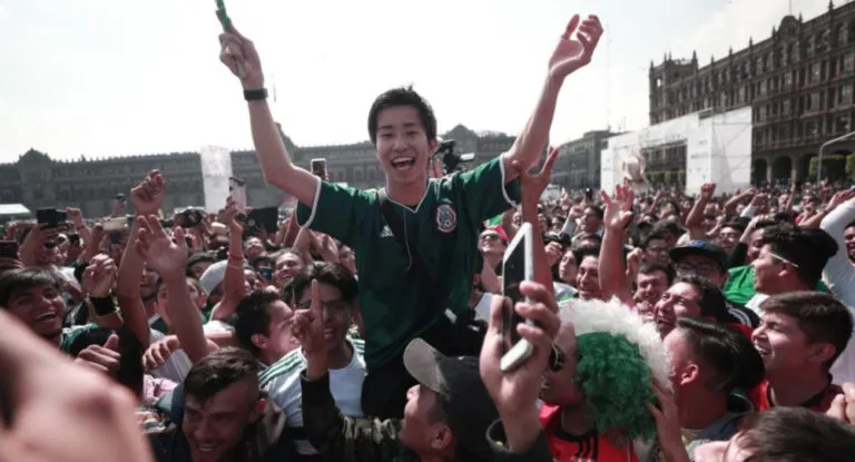 Aficionados surcoreanos degustan tequila y mezcal durante su visita a México por el Mundial 2026.