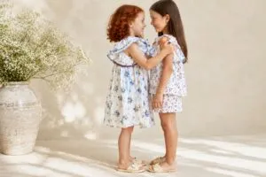 Colección Laura Ashley H&M con estampados florales y tejidos ligeros para primavera global 2026
