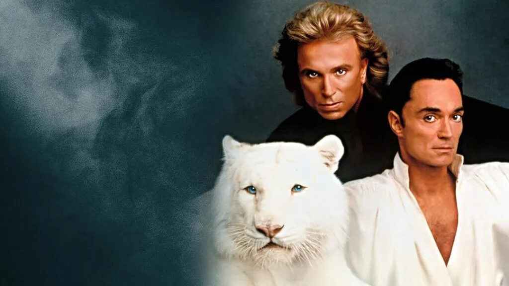 Siegfried y Roy durante uno de sus famosos espectáculos con tigres blancos en Las Vegas.