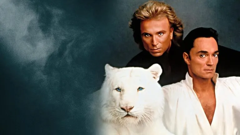 Siegfried y Roy durante uno de sus famosos espectáculos con tigres blancos en Las Vegas.