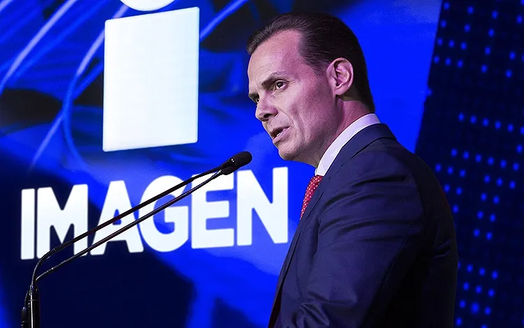 Olegario Vázquez Aldir apuesta sector farmacéutico.
