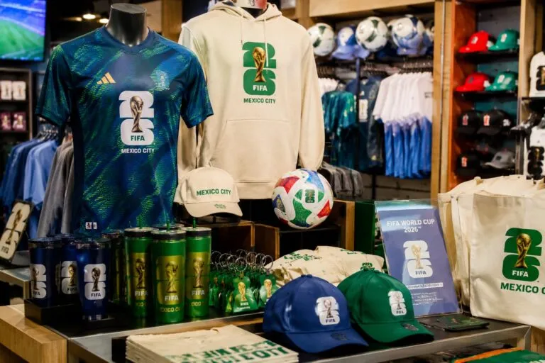 Productos oficiales del Mundial 2026 disponibles en México con precios superiores a 2 mil pesos
