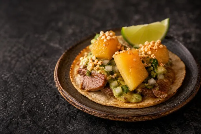 Taco popular en México preparado con técnica, ingredientes frescos y propuesta gastronómica de Pepe Salinas.