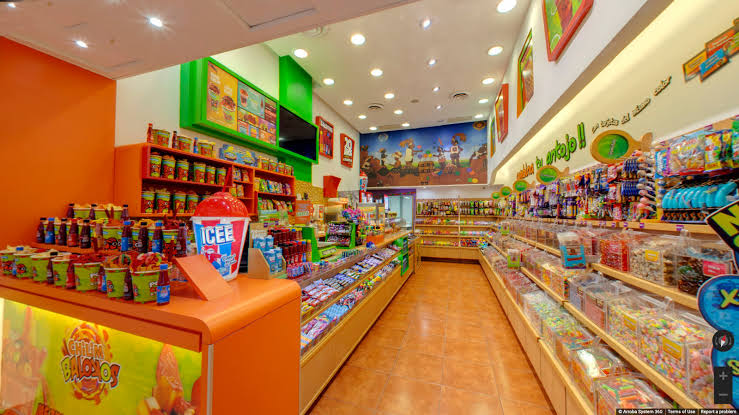 Tienda de Chilim Balam con dulces a granel.