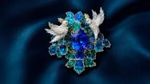 Broche pájaro Tiffany con zafiros inspirado en Bird on a Rock de Tiffany & Co. dentro de su colección de alta joyería.