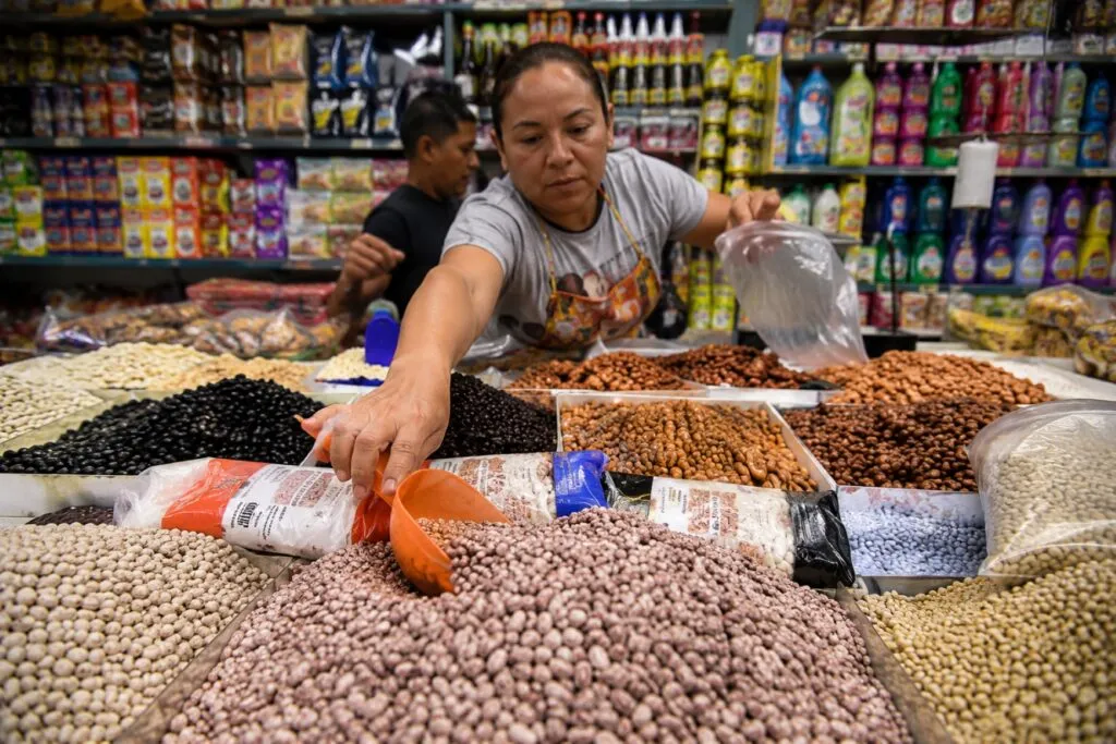 Compras a granel en México por el alza de precios en alimentos y cambios en los hábitos de consumo.