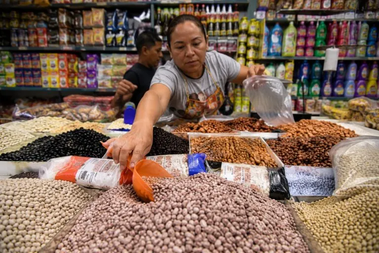 Compras a granel en México por el alza de precios en alimentos y cambios en los hábitos de consumo.