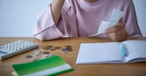 Finsus ofrece cursos en línea sobre educación financiera.
