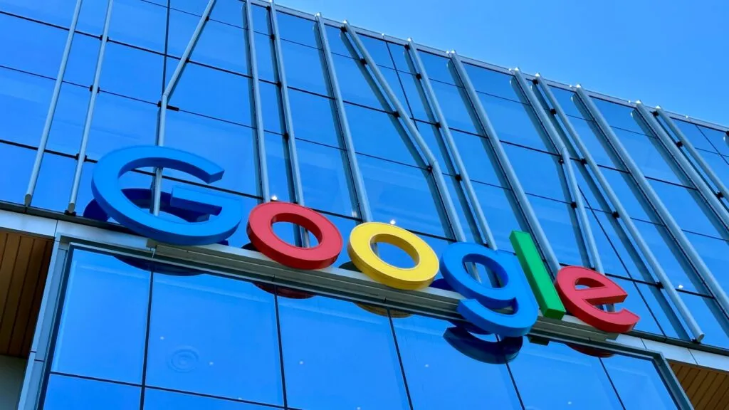 Google multa UE tras sanción de 890 millones de euros por favorecer servicios propios y restringir alternativas más económicas