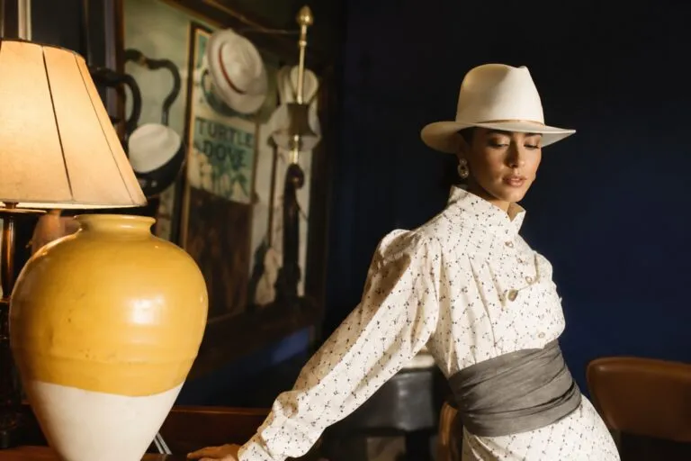 Moda mexicana en Guadalajara con tiendas de diseño independiente y concept stores que impulsan el talento nacional.