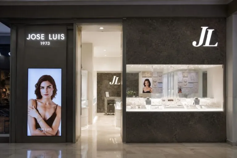 JOSE LUIS Joyerías abre su primera tienda en México dentro de Centro Santa Fe con una propuesta de lujo accesible.