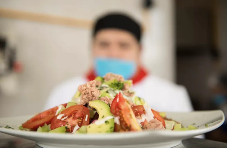 Especialistas desarrollan alimentos funcionales con ingredientes innovadores para mejorar la nutrición en La Cosmopolitana.