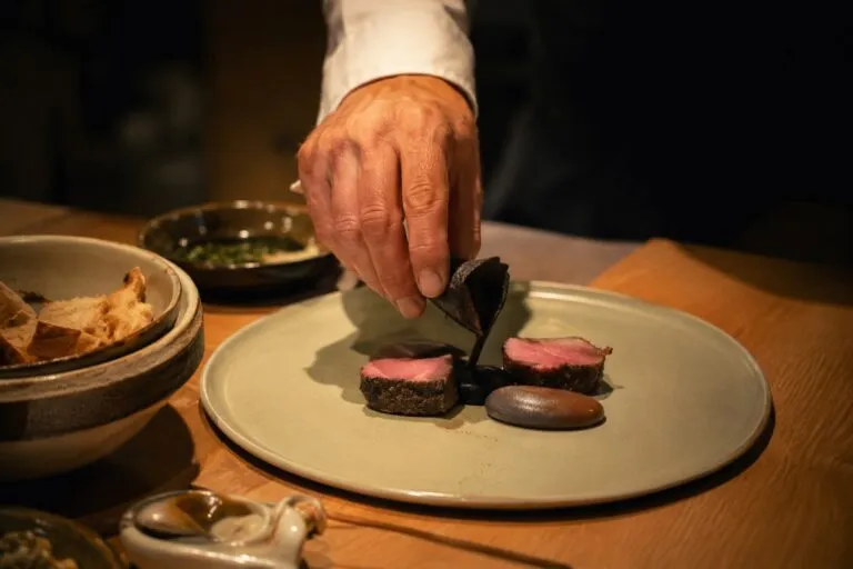 Restaurantes de moda en CDMX con cocina contemporánea, diseño moderno y experiencias gastronómicas destacadas en la capital.