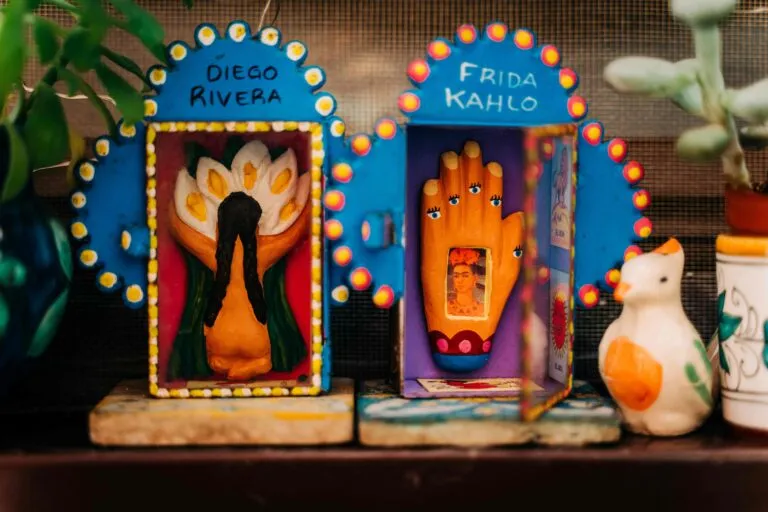Marca Frida Kahlo convertida en referente global de cultura, identidad y oportunidades comerciales.