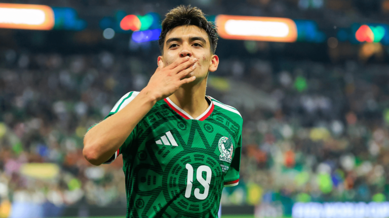 Morita celebra con la Selección Mexicana durante el Mundial 2026.