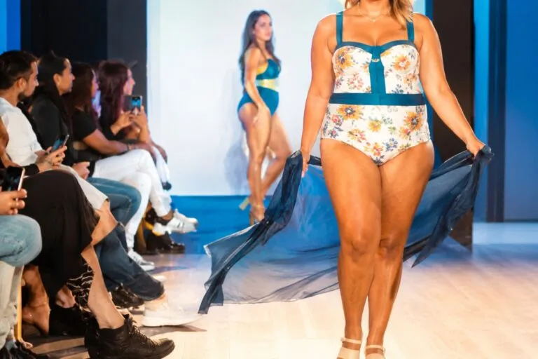 Moda curvy con trajes de baño inclusivos durante la expansión de Rebell Swimwear en México