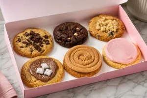 Crumbl México abre su primera tienda en Roma Norte con sus famosas galletas virales