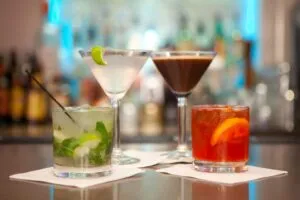 El consumo de alcohol cae en Estados Unidos mientras restaurantes refuerzan bebidas sin alcohol y crean nuevas experiencias.
