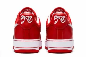 Nike Air Force 1 de Terror Squad en University Red vinculados con Fat Joe