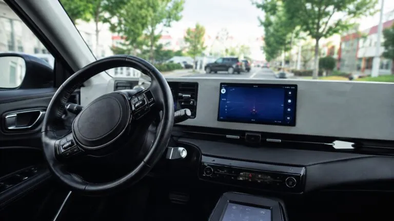 Startup alemana desarrolla tecnología para convertir autos en vehículos autónomos