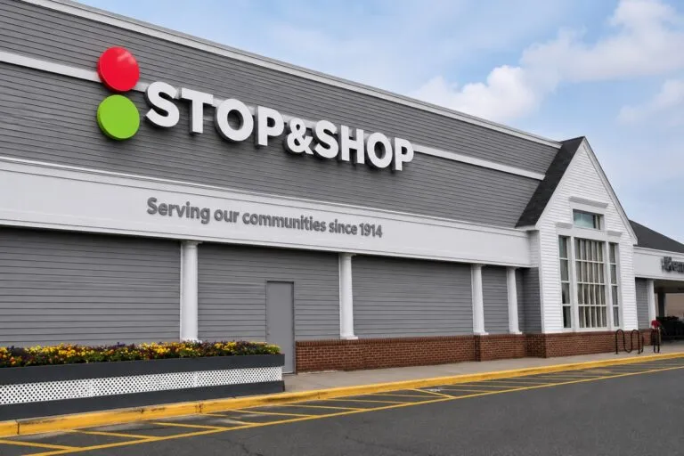 achada de un supermercado Stop & Shop en Nueva Jersey tras el anuncio de nuevos cierres