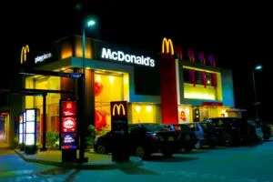 McDonald’s busca terrenos en México con buena ubicación, accesos, visibilidad y potencial comercial para nuevos restaurantes.