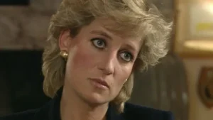 Diana de Gales nunca llegó a ser reina, pero convirtió su imagen, su cercanía con la gente y su relación con los medios en un fenómeno global que continúa generando interés décadas después de su muerte
