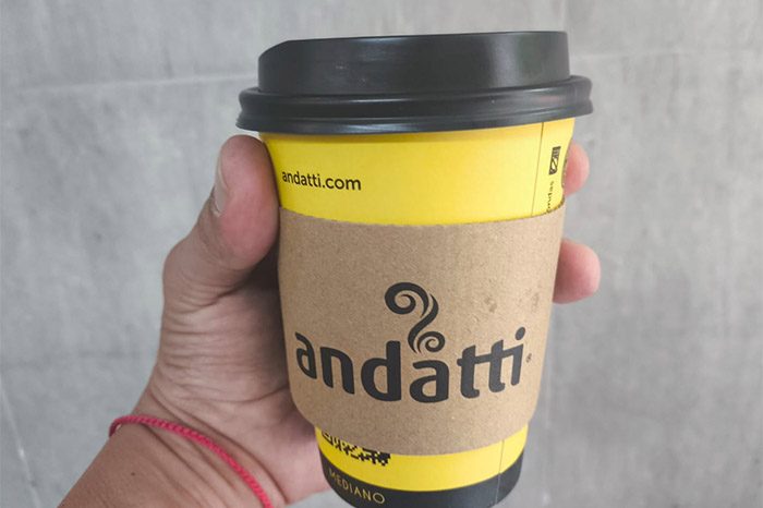 La marca nació dentro de las tiendas de conveniencia y demostró que el café podía servir para algo mucho más importante que vender una bebida