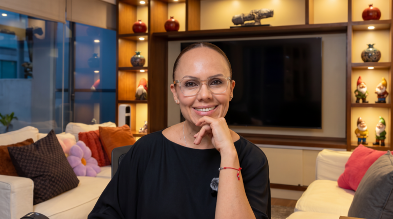 Ivonne Mancera Valdivia durante una práctica de bienestar y entrenamiento mental
