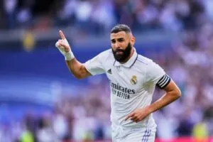 Nike y Benzema frenan una campaña publicitaria tras revisar el historial público del futbolista francés.
