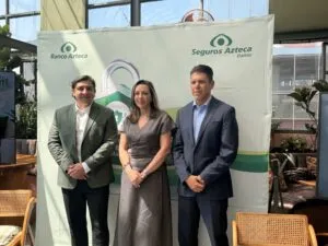 Directivos de Banco Azteca y Seguros Azteca durante la presentación de protección ante fraudes bancarios.