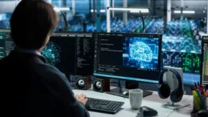Agentes de IA utilizados en ataques informáticos muestran nuevos riesgos de ciberseguridad para startups y empresas.