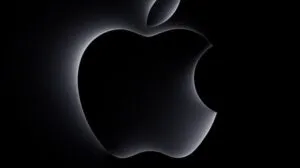 Dispositivos para hogares inteligentes de Apple con altavoz, pantalla de control y televisión en una sala moderna.