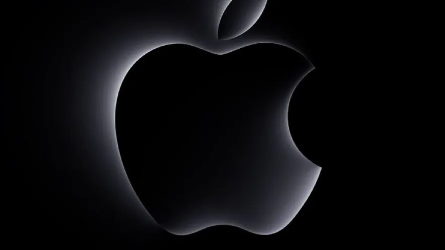 Dispositivos para hogares inteligentes de Apple con altavoz, pantalla de control y televisión en una sala moderna.