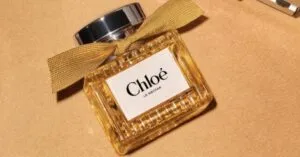 Chloé Le Nectar combina perfumería, diseño recargable e inspiración vintage en una nueva propuesta de la marca.