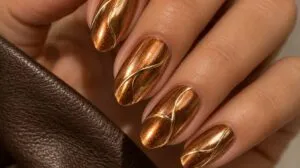 Uñas color cobre con acabado metálico que inspiran oportunidades para salones, marcas emergentes y negocios de belleza.