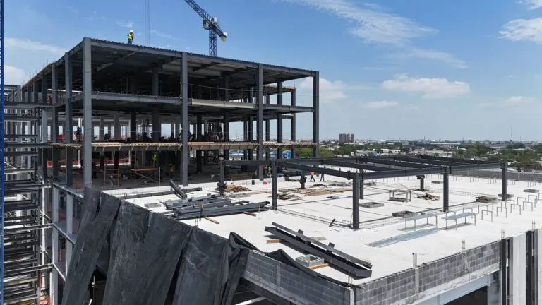 Hospital Infantil de NL entre las obras más importantes de Latam: Mauricio Cueva Sada.