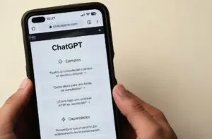 Marcas de agua en ChatGPT permitirán identificar contenido generado con inteligencia artificial mediante una señal invisible.