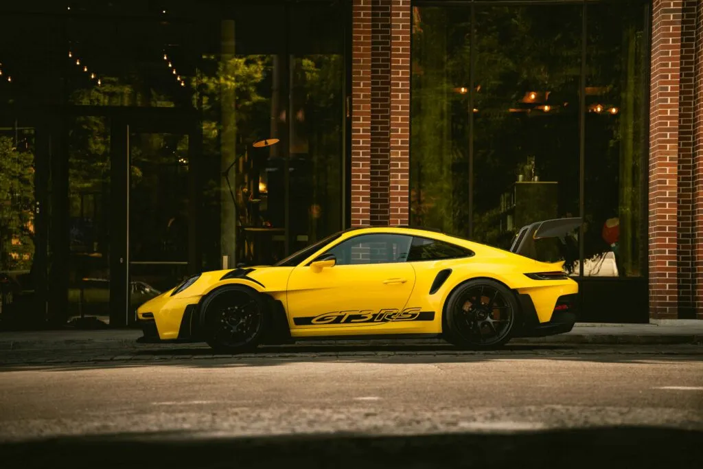 Porsche lidera el mercado mundial del lujo con un valor de marca de 35,200 millones de dólares.