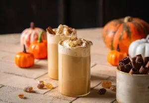 Pumpkin Spice Latte regresa a las cafeterías de Dubái como parte de una estrategia comercial basada en productos de temporada.