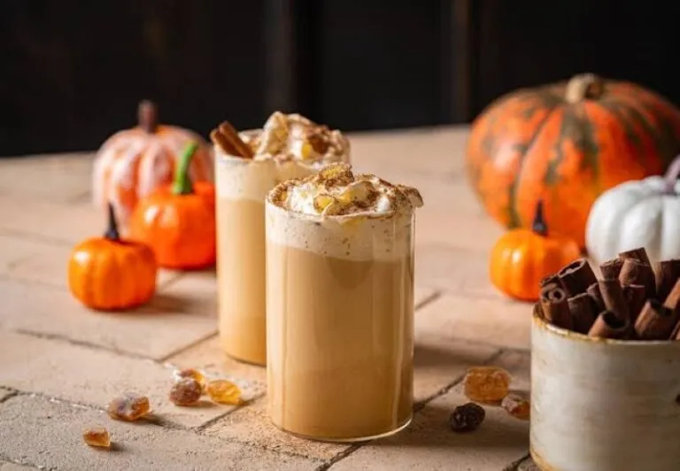 Pumpkin Spice Latte regresa a las cafeterías de Dubái como parte de una estrategia comercial basada en productos de temporada.