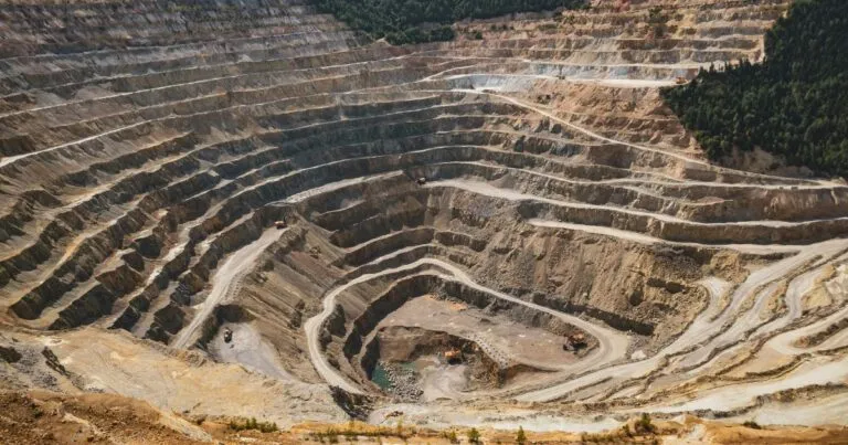 Reyes de la Campa advierte que sin certeza jurídica, minería no avanza.