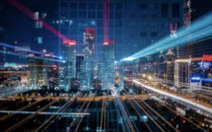 Representación de infraestructura de ciudades inteligentes con sistemas integrados de IA, videovigilancia y centros de control, como los que detalla Seguritech Privada.